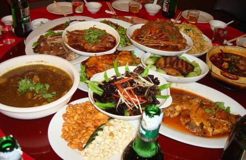 惠州食材配送公司提醒:長(zhǎng)期晚餐吃太撐,身體真的能“適應(yīng)”嗎?